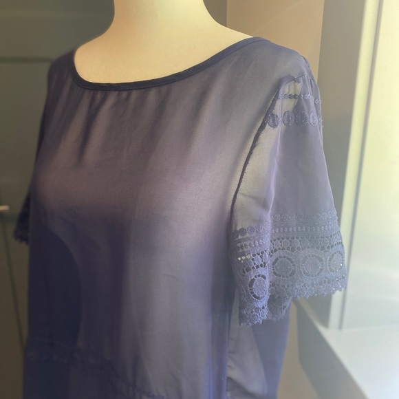 August Silk Blue blouse with embroidery size large - Picture 5 of 9